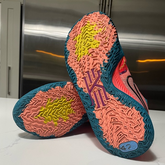 Men’s Nike Kyrie Low 4 Basketball Shoes Size 9 - CZ0105-600 - Picture 6 of 7